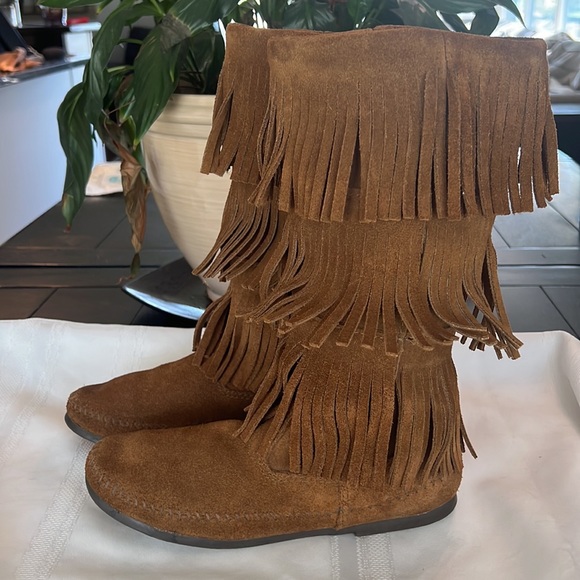 Minnetoka Moccasin 3 Layer Fringe Boots - Picture 3 of 9
